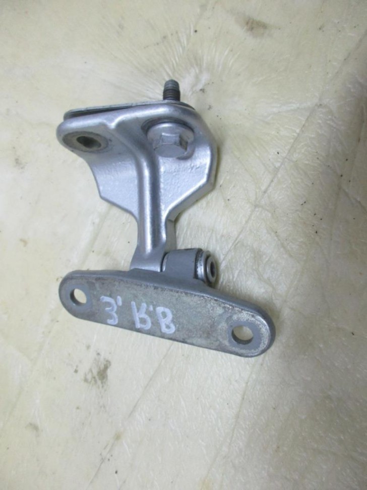 Петля двери MERCEDES-BENZ S-класс W221 (2005 - 2009) фото 1 — Разборка Мерседес