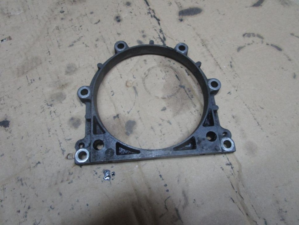 Крышка заднего сальника коленвала MERCEDES-BENZ E-класс W210/S210 (1995 - 1999) фото 1 — Разборка Мерседес