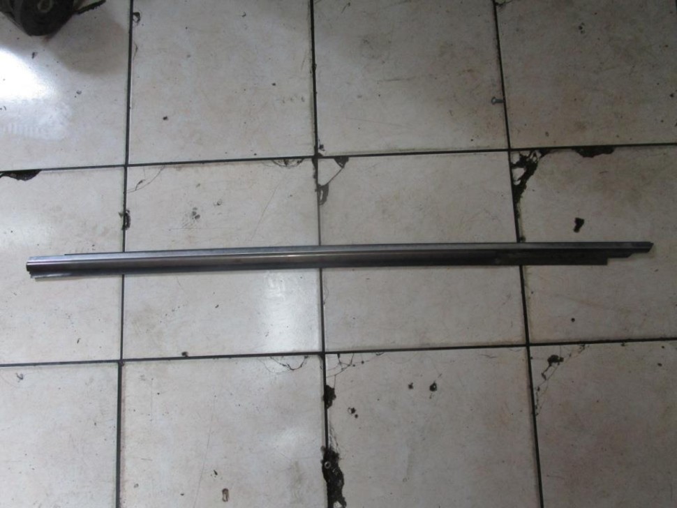 Молдинг стекла двери MERCEDES-BENZ S-класс W140 (1991 - 1998) фото 1 — Разборка Мерседес