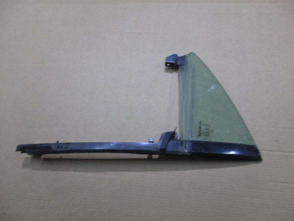 Стекло заднее правое MERCEDES-BENZ CLS-класс C219 рестайлинг (2008 - 2010) фото 1 — Разборка Мерседес