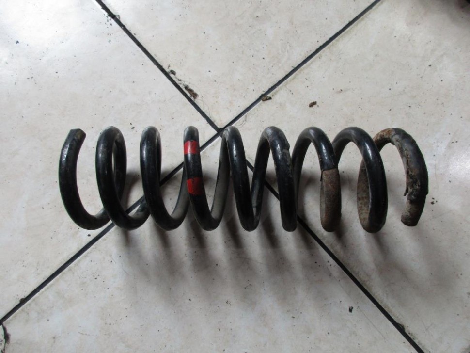 Пружина задняя MERCEDES-BENZ E-класс W210/S210 (1995 - 1999) фото 1 — Разборка Мерседес