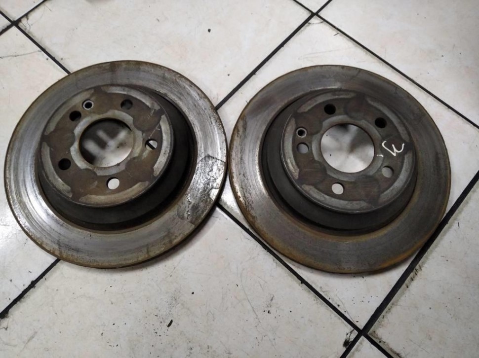 Диски тормозные зад MERCEDES-BENZ V-класс W447 (2014 - 2025) фото 1 — Разборка Мерседес