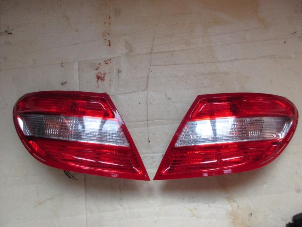Фонарь задний правый MERCEDES-BENZ C-класс W204/S204 (2006 - 2011) фото 1 — Разборка Мерседес