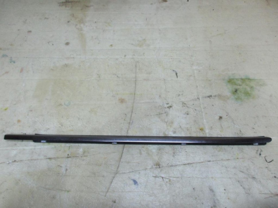 Молдинг стекла двери MERCEDES-BENZ E-класс W210/S210 (1995 - 1999) фото 1 — Разборка Мерседес