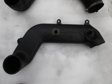 Патрубок впускной MERCEDES-BENZ W124 W124/S124/C124/A124 (1984 - 1993) — Разборка Мерседес