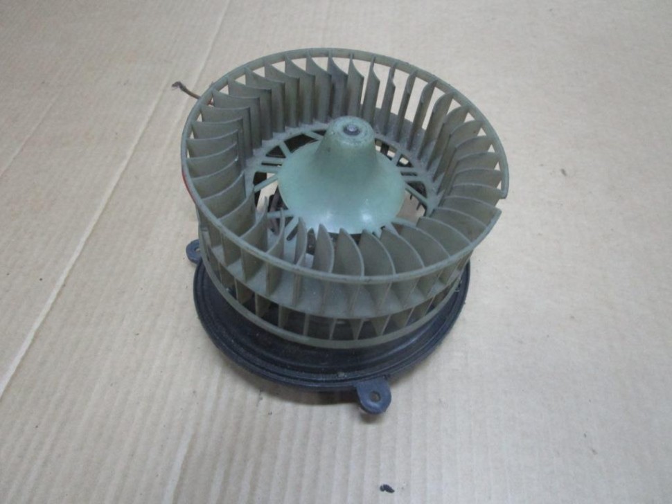 Моторчик печки MERCEDES-BENZ 190 (W201) W201 (1982 - 1993) фото 1 — Разборка Мерседес