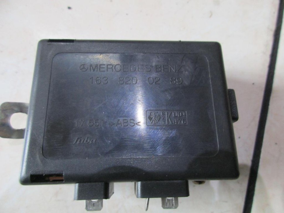 Усилитель антенны MERCEDES-BENZ M-класс W163 (1997 - 2001) фото 1 — Разборка Мерседес