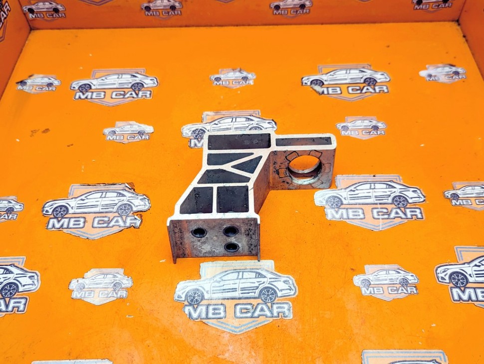 Кронштейн радиатора MERCEDES-BENZ GLC-класс X253 рестайлинг (2019 - 2025) фото 1 &mdash; Разборка Мерседес