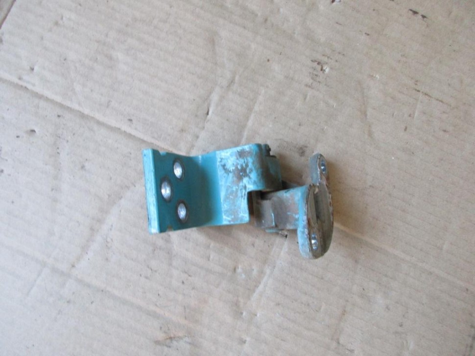 Петля двери MERCEDES-BENZ Vito W638 (1996 - 2003) фото 1 — Разборка Мерседес