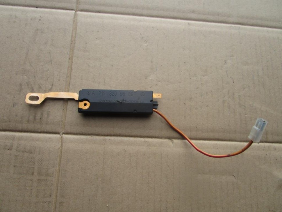 Усилитель антенны MERCEDES-BENZ E-класс W211/S211 (2002 - 2006) фото 1 — Разборка Мерседес