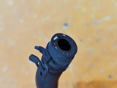 Трубка вентиляции расширительного бака MERCEDES-BENZ GLE-класс W166 (2015 - 2018) — Разборка Мерседес