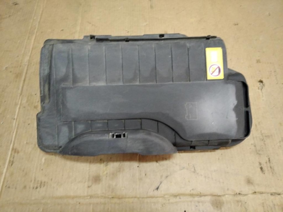 Крышка АКБ MERCEDES-BENZ CLA-класс C117/X117 (2013 - 2016) фото 1 — Разборка Мерседес