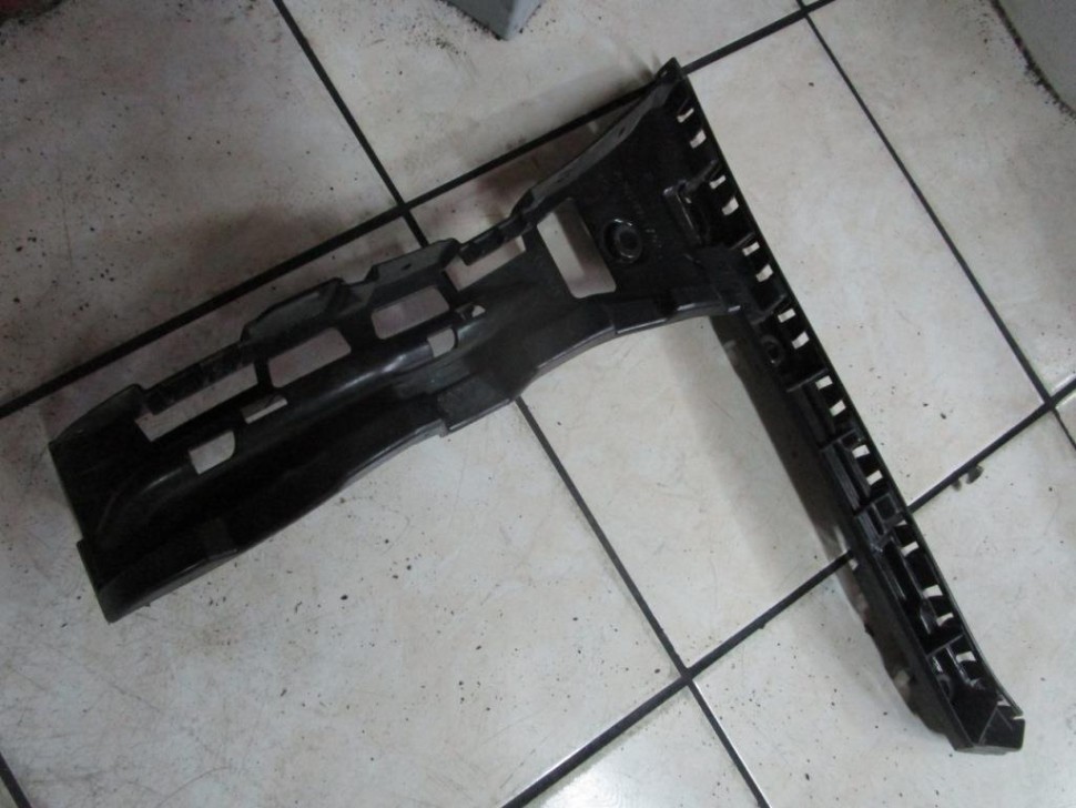 Накладка переднего бампера MERCEDES-BENZ C-класс W205/S205/C205/A205 (2014 - 2018) фото 1 — Разборка Мерседес