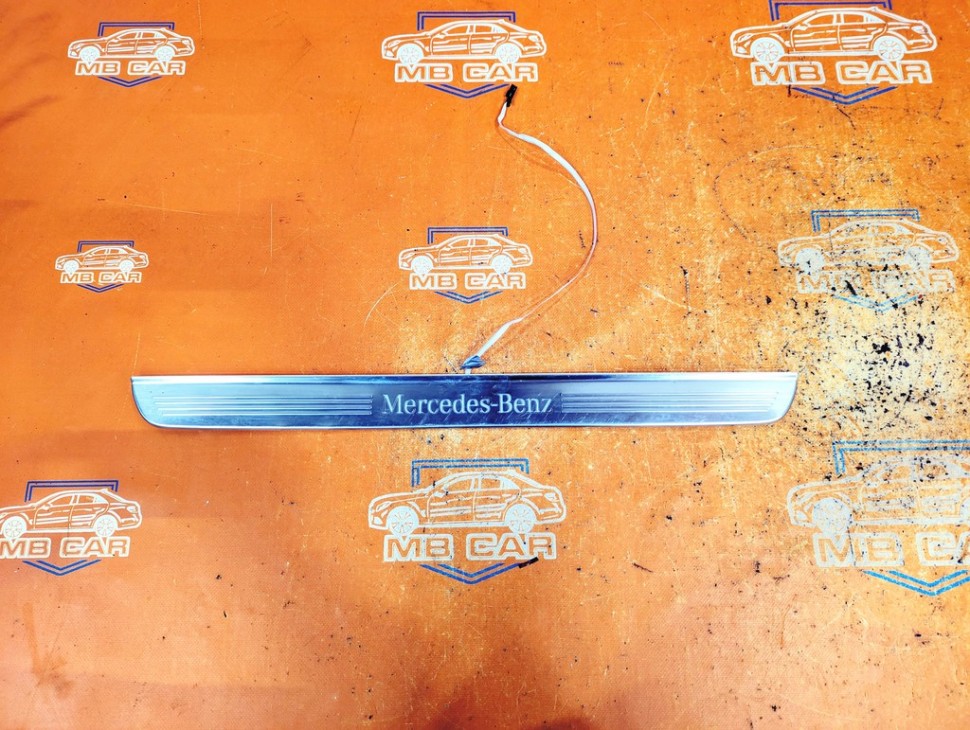 Накладка порога внутренняя MERCEDES-BENZ C-класс W205/S205/C205/A205 (2014 - 2018) фото 1 — Разборка Мерседес