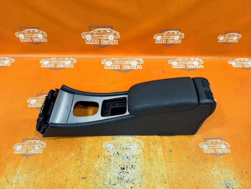 Подлокотник MERCEDES-BENZ C-класс W203/S203/CL203 (2000 - 2004) фото 1 — Разборка Мерседес