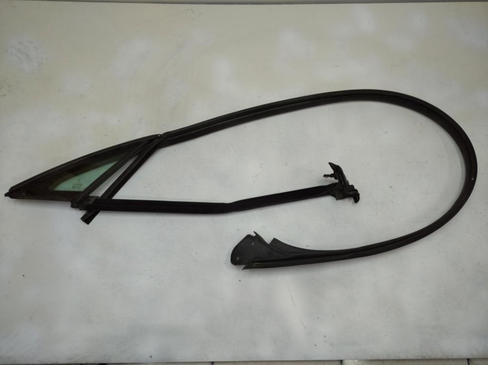 Уплотнитель стекла двери MERCEDES-BENZ E-класс W212/S212/C207/A207 (2009 - 2013) фото 1 — Разборка Мерседес