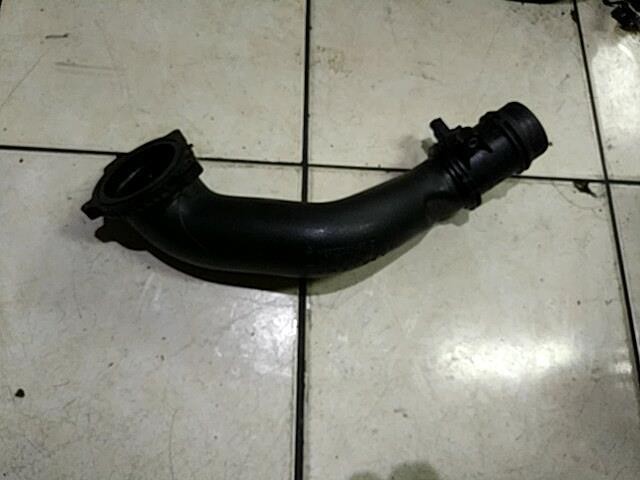 Патрубок впускного коллектора MERCEDES-BENZ Sprinter W906 (2006 - 2019) фото 1 — Разборка Мерседес