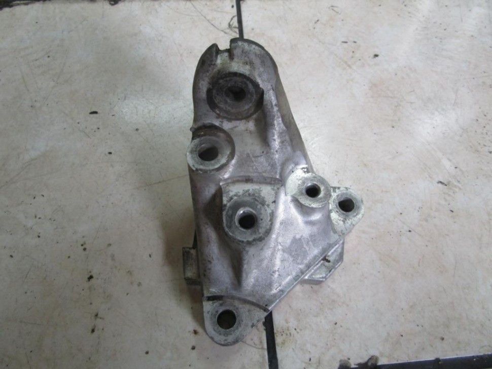 Лапа левая MERCEDES-BENZ W124 W124/S124/C124/A124 (1984 - 1993) фото 1 — Разборка Мерседес