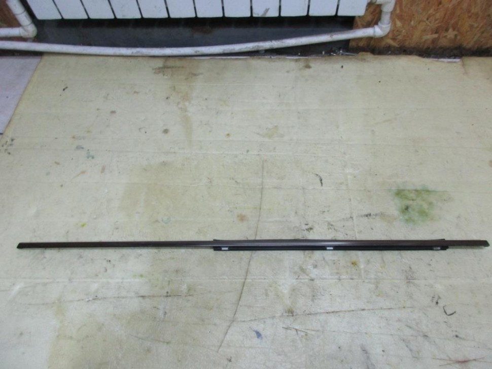 Молдинг стекла двери MERCEDES-BENZ E-класс W210/S210 (1995 - 1999) фото 1 — Разборка Мерседес