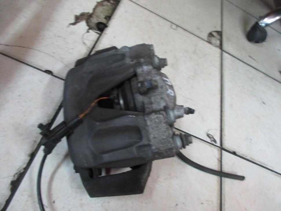 Суппорт передний правый MERCEDES-BENZ CLS-класс C218/X218 (2010 - 2014) фото 1 — Разборка Мерседес