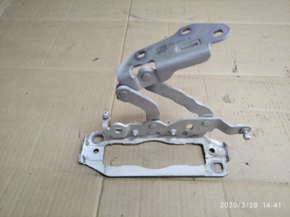 Петля капота MERCEDES-BENZ C-класс W204/S204/С204 рестайлинг (2011 - 2015) фото 1 — Разборка Мерседес