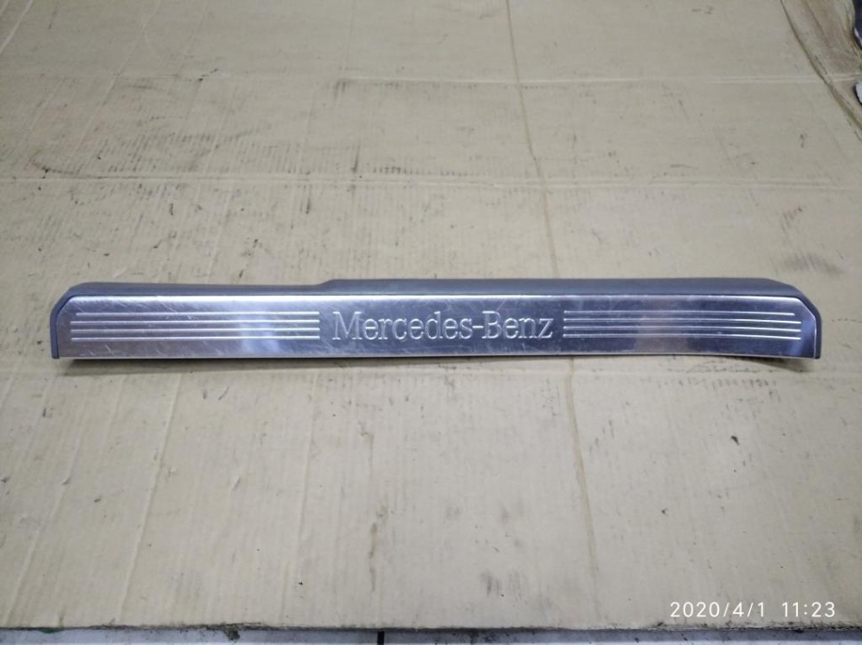 Накладка порога внутренняя MERCEDES-BENZ S-класс W221 (2005 - 2009) фото 1 — Разборка Мерседес