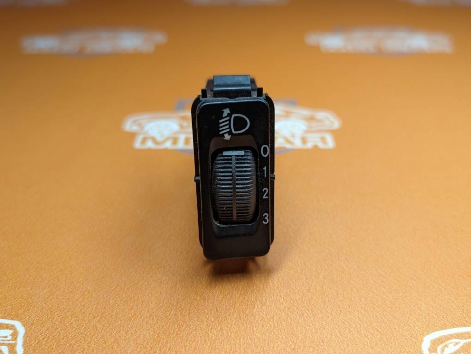 Кнопка корректора фар MERCEDES-BENZ M-класс W163 (1997 - 2001) фото 1 &mdash; Разборка Мерседес