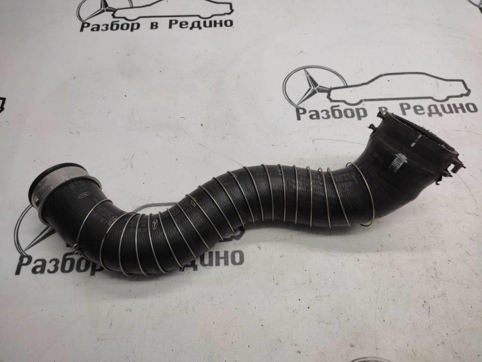 Патрубок интеркулера MERCEDES-BENZ C-класс W204/S204 (2006 - 2011) фото 1 — Разборка Мерседес