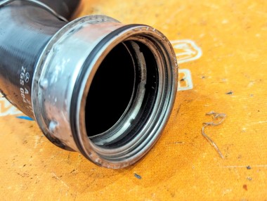 Патрубок интеркулера MERCEDES-BENZ E-класс W211/S211 (2002 - 2006) — Разборка Мерседес