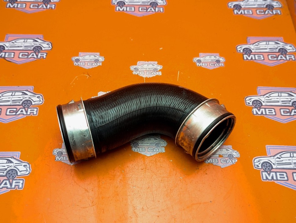 Патрубок интеркулера MERCEDES-BENZ E-класс W211/S211 (2002 - 2006) фото 1 — Разборка Мерседес