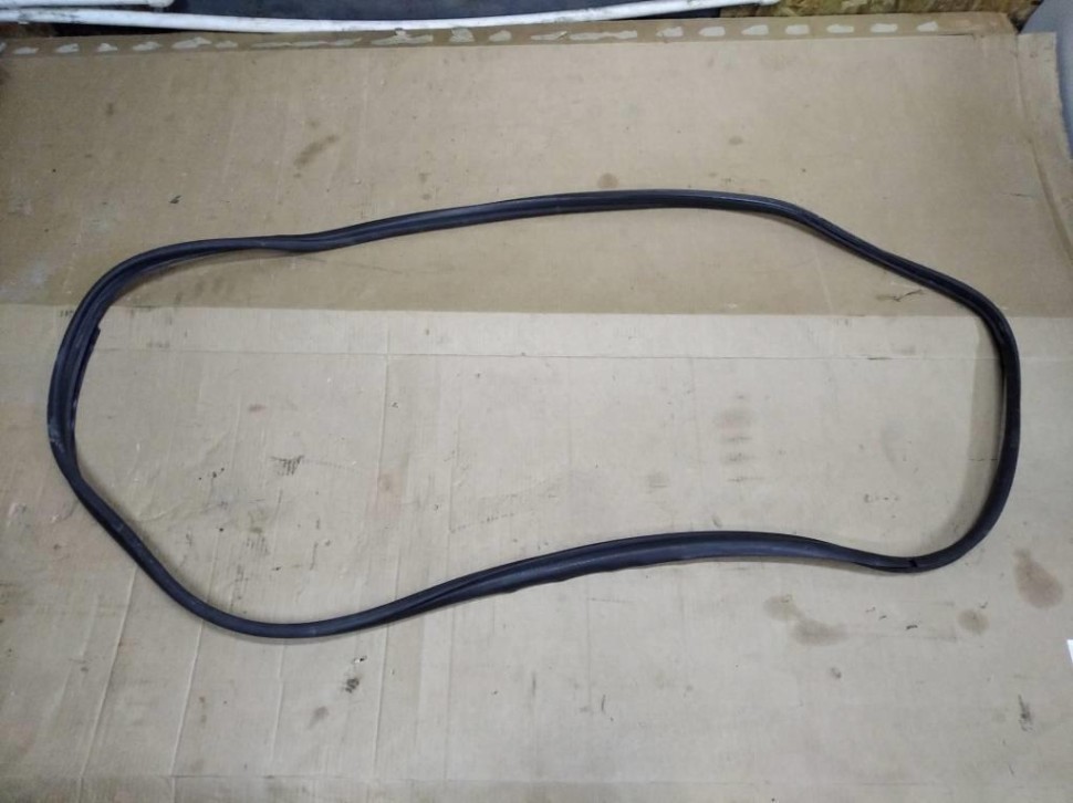 Уплотнитель крышки багажника MERCEDES-BENZ S-класс W220 (1998 - 2005) фото 1 — Разборка Мерседес