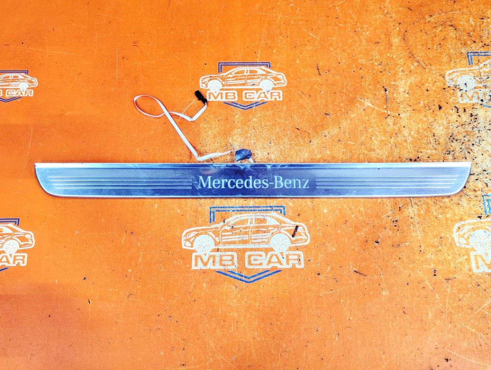 Накладка порога внутренняя MERCEDES-BENZ C-класс W205/S205/C205/A205 (2014 - 2018) фото 1 — Разборка Мерседес