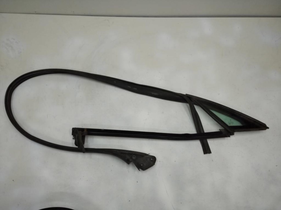 Уплотнитель стекла двери MERCEDES-BENZ E-класс W212/S212/C207/A207 (2009 - 2013) фото 1 — Разборка Мерседес
