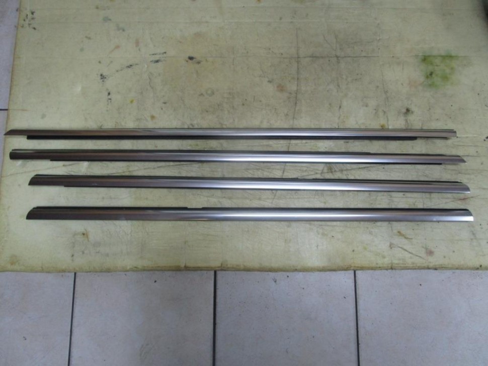 Молдинг стекла двери MERCEDES-BENZ CLS-класс C257 (2017 - 2021) фото 1 — Разборка Мерседес