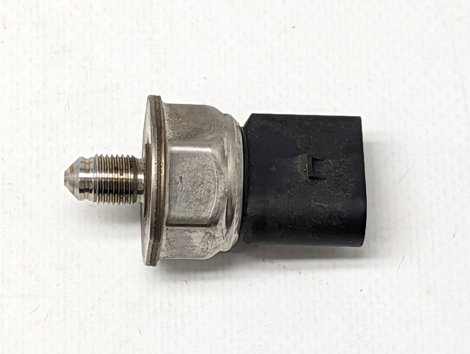 Датчик давления топлива MERCEDES-BENZ C-класс W204/S204/С204 рестайлинг (2011 - 2015) фото 1 — Разборка Мерседес