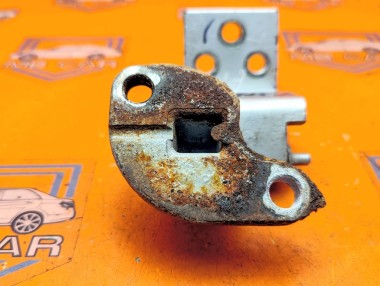 Петля двери MERCEDES-BENZ V-класс W638/W639 (1996 - 2003) V 220 2.1 D AT (122 л.с.) &mdash; Разборка Мерседес