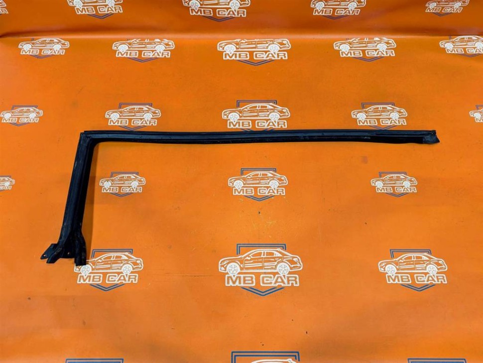 Уплотнитель стекла двери MERCEDES-BENZ CLK-класс C208/A208 рестайлинг (1999 - 2003) фото 1 — Разборка Мерседес