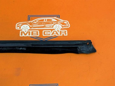 Уплотнитель стекла двери MERCEDES-BENZ CLK-класс C208/W208 рестайлинг (1999 - 2003) — Разборка Мерседес