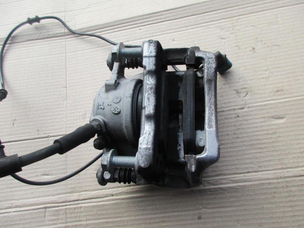 Суппорт передний правый MERCEDES-BENZ C-класс W205/S205/C205/A205 (2014 - 2018) фото 1 — Разборка Мерседес