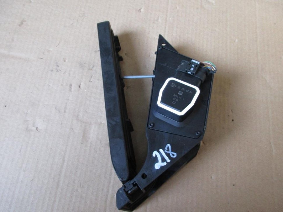 Педаль газа электронная MERCEDES-BENZ CLS-класс C218/X218 (2010 - 2014) фото 1 — Разборка Мерседес