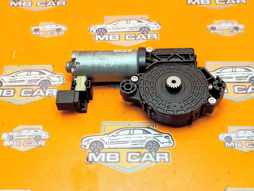 Моторчик шторки панарамной крыши MERCEDES-BENZ GLA-класс X156 рестайлинг (2017 - 2020) фото 1 &mdash; Разборка Мерседес