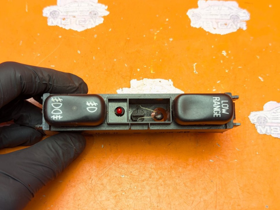 Кнопка блокировки мостов MERCEDES-BENZ M-класс W163 (1997 - 2001) фото 1 &mdash; Разборка Мерседес