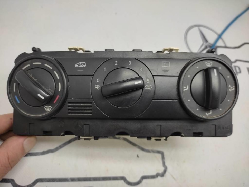 Панель управления климатом MERCEDES-BENZ A-класс W169 (2004 - 2008) фото 1 — Разборка Мерседес