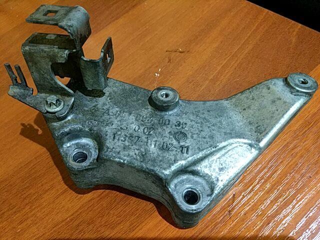 Кронштейн MERCEDES-BENZ Sprinter W906 (2006 - 2019) фото 1 — Разборка Мерседес