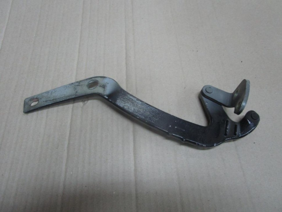 Петля крышки багажника MERCEDES-BENZ E-класс W210/S210 рестайлинг (1999 - 2003) фото 1 &mdash; Разборка Мерседес