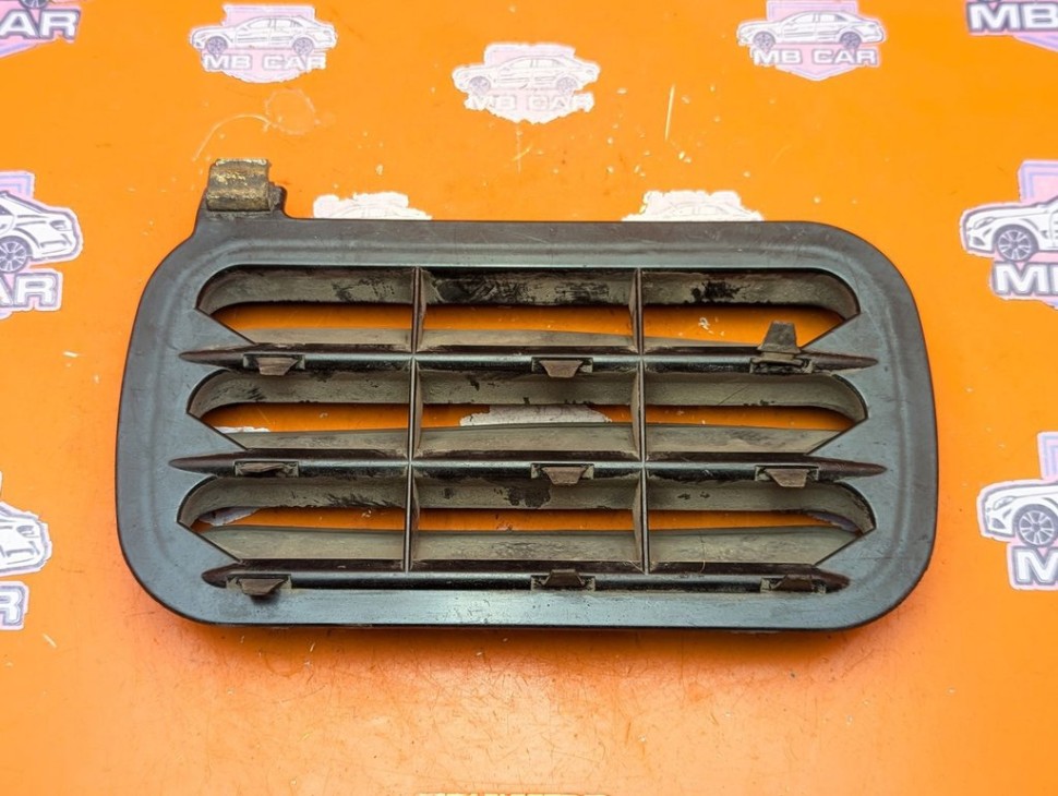 Решетка вентиляционная MERCEDES-BENZ E-класс W124/S124/C124/A124 (1984 - 1997) фото 1 &mdash; Разборка Мерседес