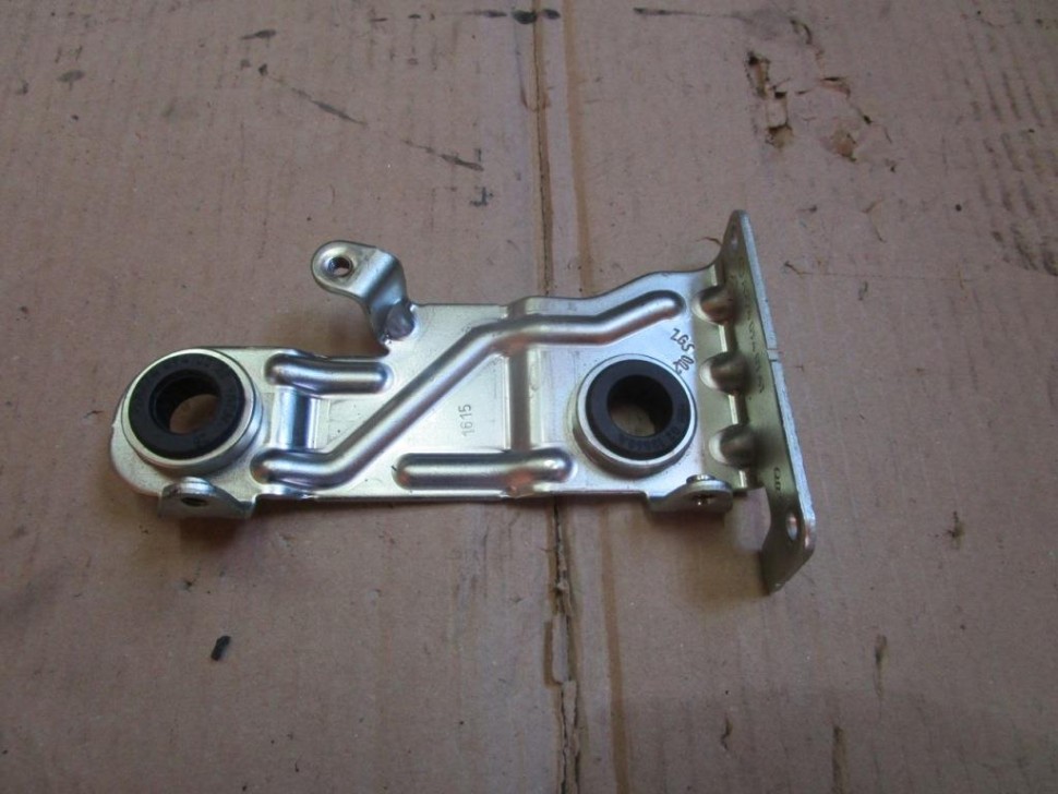 Кронштейн MERCEDES-BENZ C-класс W205/S205/C205/A205 (2014 - 2018) фото 1 — Разборка Мерседес