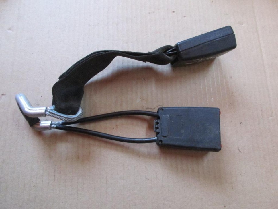 Замок ремня безопасности MERCEDES-BENZ S-класс W220 (1998 - 2005) фото 1 — Разборка Мерседес