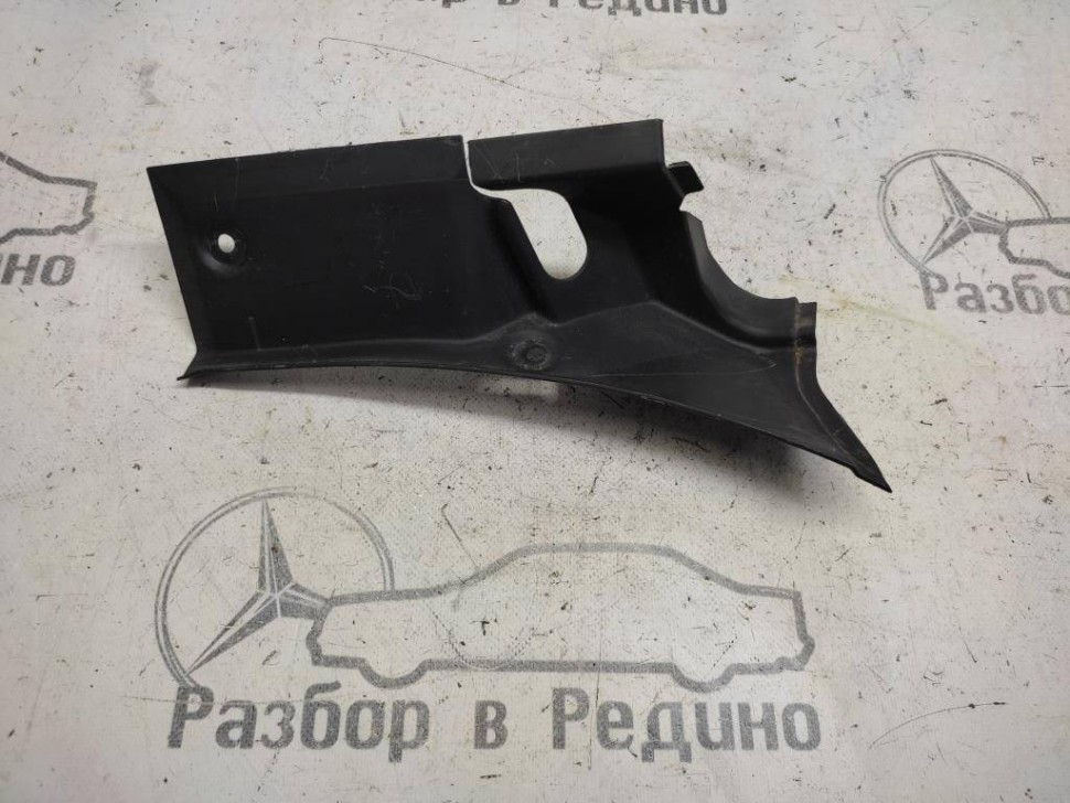 Накладка петли багажника MERCEDES-BENZ R-класс W251 (2005 - 2007) фото 1 — Разборка Мерседес