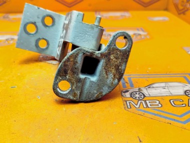 Петля двери MERCEDES-BENZ V-класс W638/W639 (1996 - 2003) V 220 2.1 D AT (122 л.с.) &mdash; Разборка Мерседес